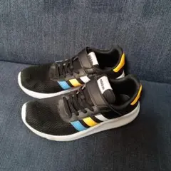 adidas キッズスニーカー
