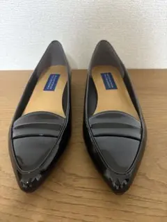 《新品未使用》フラットシューズ　黒のエナメル