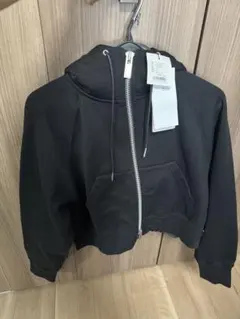 値下げ　新品未使用　sacai 黒のクロップドパーカー サイズ2のサムネイル
