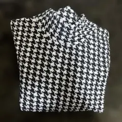 ハウンドトゥース柄タートルネックニット
