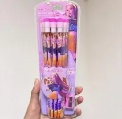 K-pop デーモンハンターズ　大人気鉛筆 12本セット消しゴム　鉛筆削り付き。