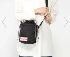 最終値下げ☺︎HUNTER 巾着ショルダーバッグ　ブラックのサムネイル