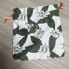 葉と花のデザインポーチ