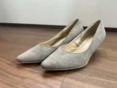 グレー スエード ポインテッドトゥパンプス