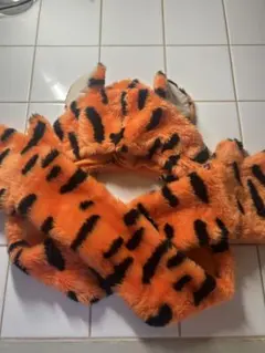 ティガーイヤーマフラー