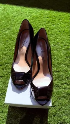 【美品】銀座かねまつ オープントゥパンプス エナメル ブラック 24cm