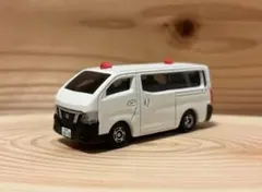 トミカ 日産 NV350 キャラバン 覆面パトカー　改造　カスタム　自作のサムネイル