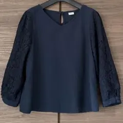 テチチ　Ｖネック袖レースブラウス　通勤コーデ