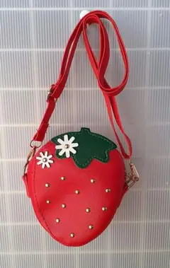 子供用ショルダーバッグ　いちご型　スタッズ　ポシェット