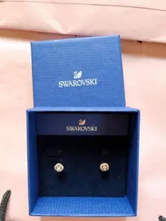 スワロフスキー Swarovski TWIST フープピアス 青 - メルカリ