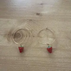 いちごピアスのサムネイル