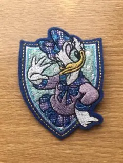 ディズニーリゾート デイジーダック　刺繍　ワッペンバッジ　⓷