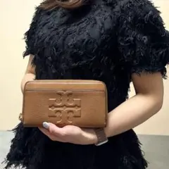 TORY BURCH トリーバーチ　長財布　ラウンドファスナー　ロゴ型押し