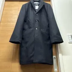 黒のチェスターコート