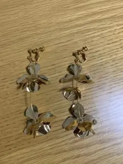 ゴールド花モチーフイヤリング　ハンドメイド　結婚式