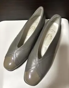 銀座ヨシノヤ グレー パンプス 22cmヒール4cm