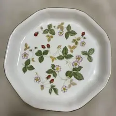 WEDGWOOD ワイルドストロベリー 八角皿 - メルカリ