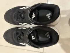 adidas 黒白スニーカー ベルクロ付き　キッズ