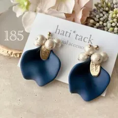 185ネイビー花びらコットンパールピアスorイヤリング紺色結婚式二次会フォーマル