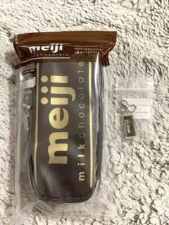 明治ミルクチョコレート100周年記念 2層ポーチ アクリルキーチャーム