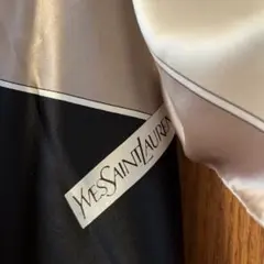 値下げしました！【ビンテージ】イヴサンローラン　スカーフ　美品　シルク