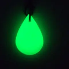 夜光る！蓄光緑色涙型チャーム(ハンドメイド)