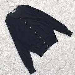 美品 『ダックス』(M) クルーネックカーディガン 刺繍ロゴ 金ボタン 大人