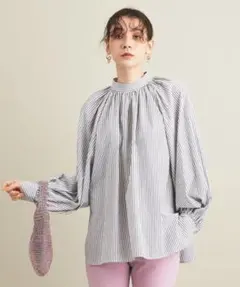 BEAUTY&YOUTH　バックボタンボリュームスリーブブラウス　ストライプ