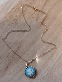 ウエッジウッドのキューピッド及びフローラルガール:オーバルのネックレス２点