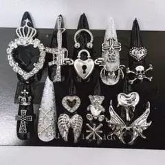 ネイルチップ　地雷系　サブカル系　ゴテゴテ　黒　量産　ギャル　Y2K 01