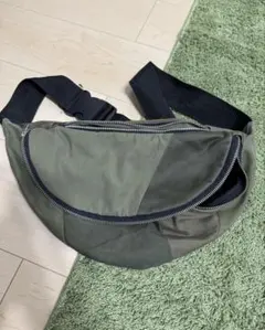 黒 ナイロン 半月型ショルダーバッグ - メルカリ
