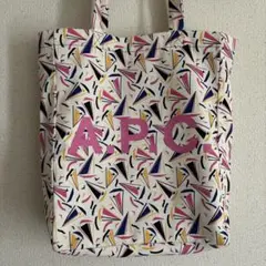 A.P.C アーペーセートートバッグ 肩がけ フラワー A4 PC 収納 ロゴ