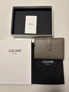 お値段交渉◎【2回使用のみのほぼ新品】CELINE 二つ折り財布