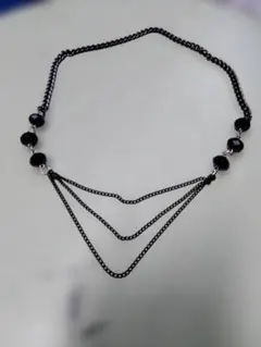 黒の3連チェーンネックレス