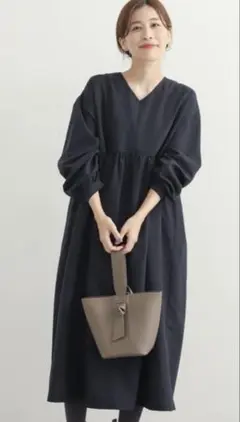 URBAN RESEARCH DOORS Vネックギャザーワンピース