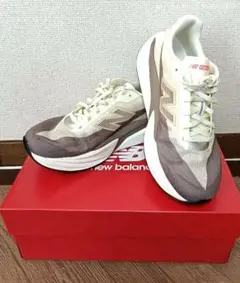 美品 New Balance FuelCell Rebel V5 27.5cm