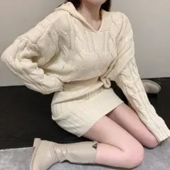 セットアップ　ニットパーカートップス＆ニットミニスカート　グレー・黒・白