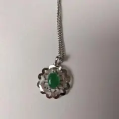 翡翠ペンダント