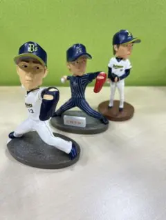 オリックスバファローズ　山岡　泰輔選手 フィギュア 3個