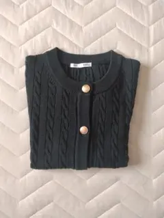 【GU】ケーブルメタルボタンカーディガン(半袖)