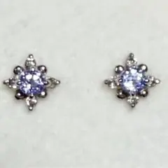 K10 WG タンザナイト　天然石　ピアス　お花　両耳用 K10 WG タンザナイト 天然石 ピアス お花 両耳用 - メルカリ