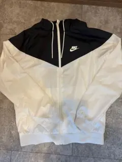 Nike フード付きナイロンジャケット ホワイト/ブラック