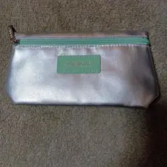 新品‼️CLINIQUE シルバーポーチ