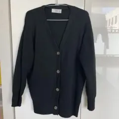 Elura 黒 ボタン付きカーディガン