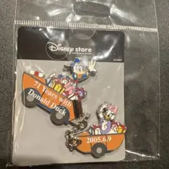 ディズニーストア　ドナルド　デイジー　バレンタイン　ピンバッジ　2005