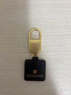 GIVENCHY レザーキーホルダー ブラック