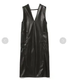 【Ray BEAMS】フェイクレザー Vネックノースリーブワンピース