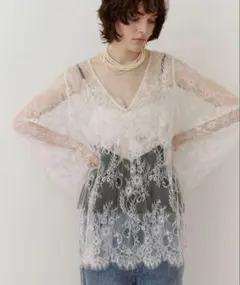 La belle etude 2WAY総レースVネックオーバーTOPS 白のサムネイル