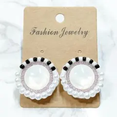 ＃113 ハンドメイドビーズ刺繍ピアス