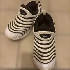 NIKE ダイナモフリー キッズスニーカー ブラック×ホワイト